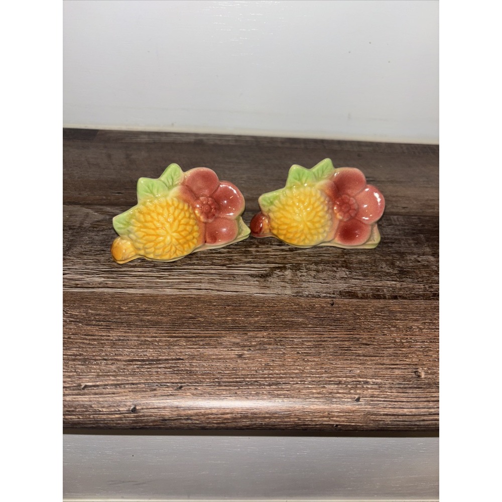 Vintage  Pottery Sun Flower Floral Salt & Pepper Shaker